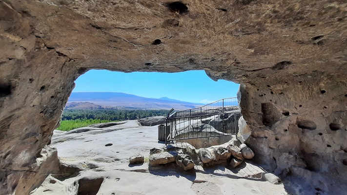 Пещерный город Уплисцихе в 100 км от Тбилиси.